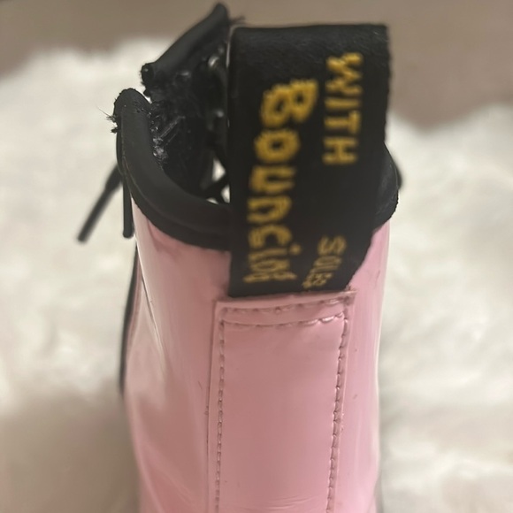 Doc Martins AirWait boots with bouncing soles - Picture 8 of 9